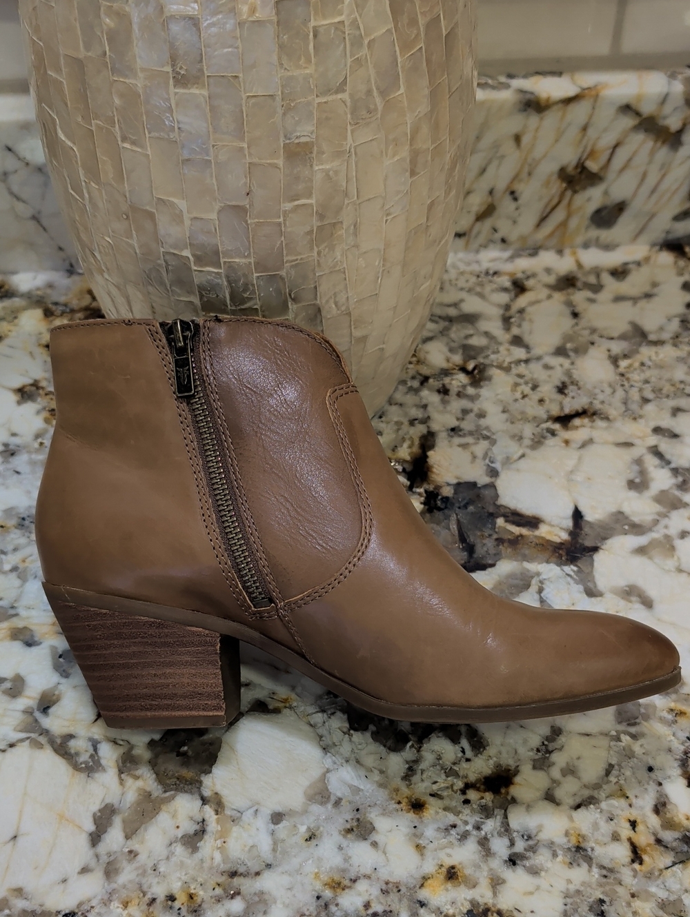 Frye - women’s Jennifer Bootie Wheat brown leather heeled ankle boots size 8.5M - Picture 7 of 12